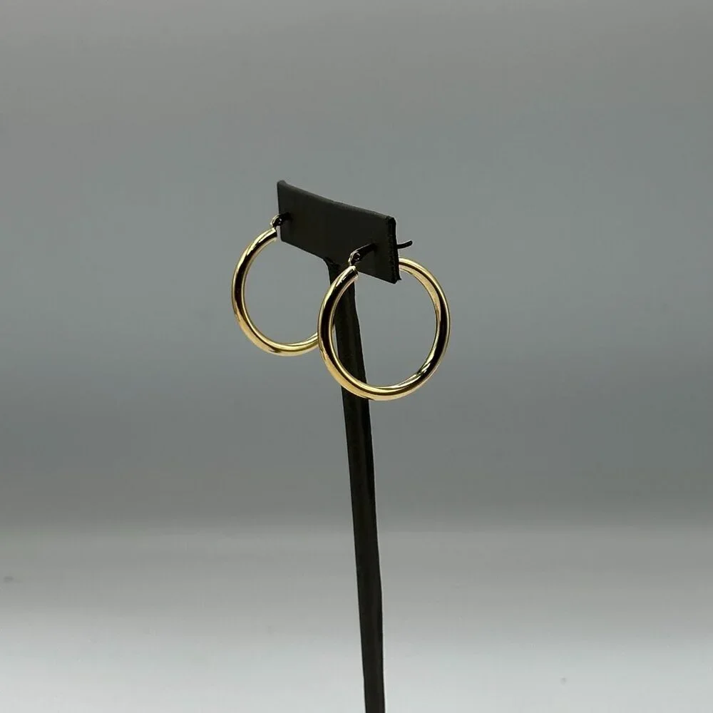 3/$30 Hoop Earrings Gold Tone Classic Polished Round Latch Back 1.25in - Picture 5 of 12